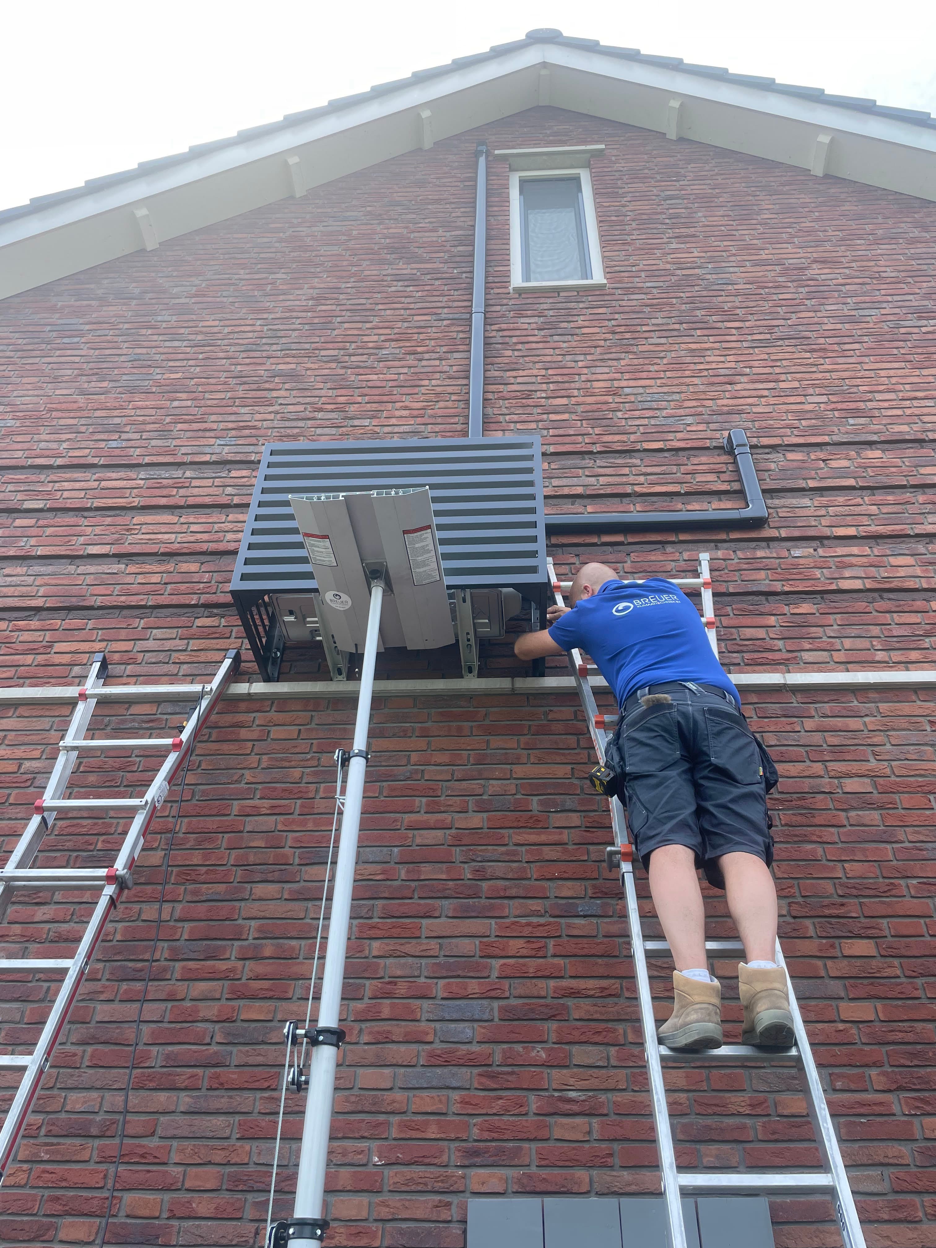 Airco Geplaatst Zwevend Aan Muur